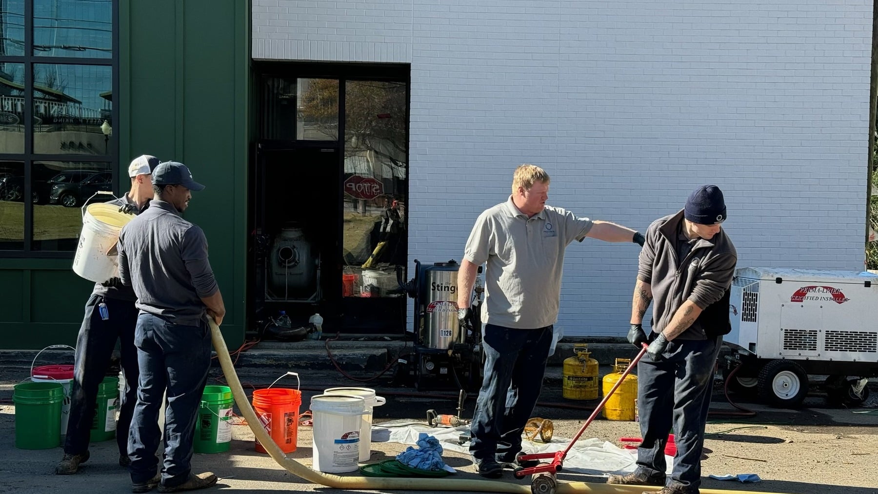 crew lining commercial site